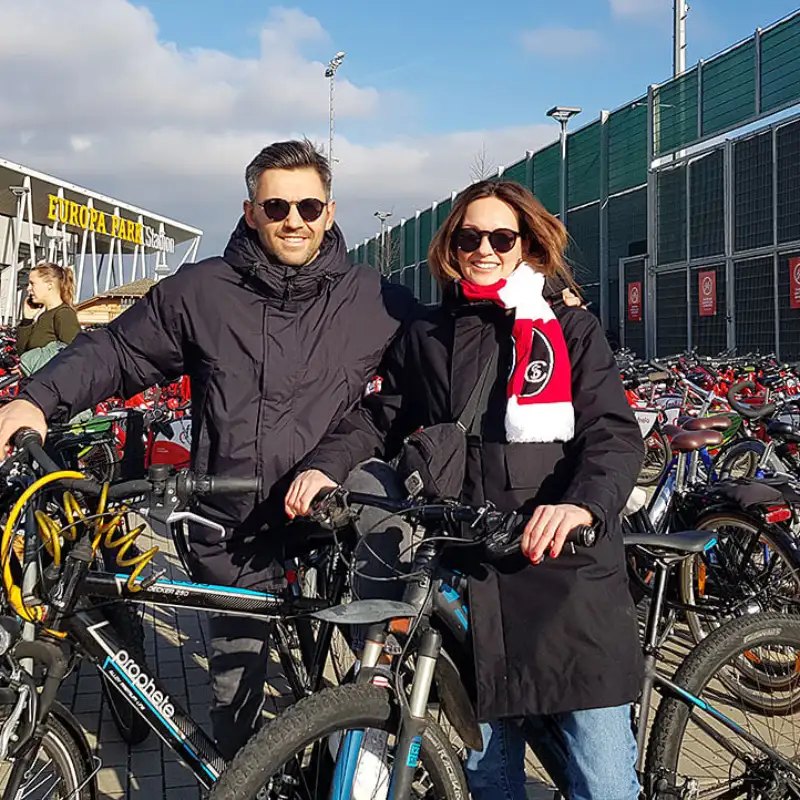 Fahrradfans Anja und Marius radeln zum SCF