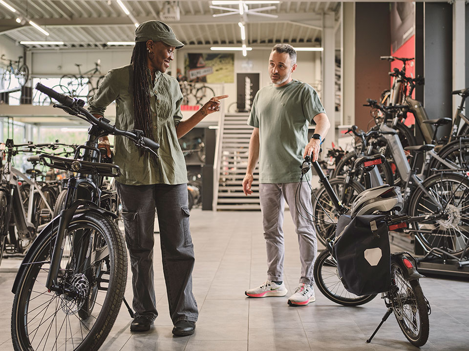 JobRadlerin wird im Fachhandel zu Ihrem Fahrrad beraten